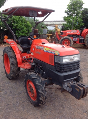 แทรกเตอร์L 2808 สภาพสวยมากเดิมทั้งคัน รถใช้น้อยมือเดียว มีผานหลังให้ด้วย แทรกเตอร์L 2808 สภาพสวยมากเดิมทั้งคัน รถใช้น้อยมือเดียว มีผานหลังให้ด้วย