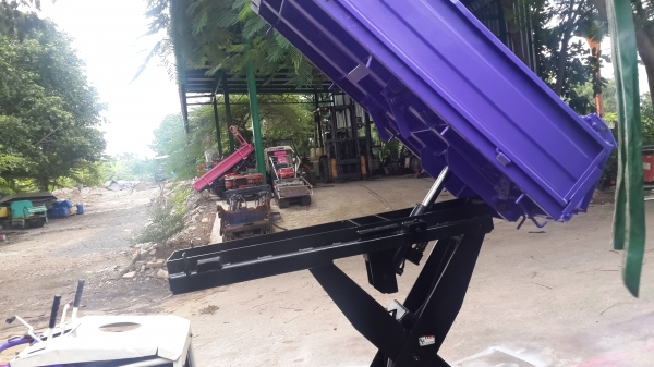 รถบรรทุกการเกษตรและก่อสร้าง