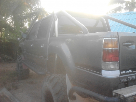 ขายโฟลวิล isuzu 4 ประตู คานแข็ง