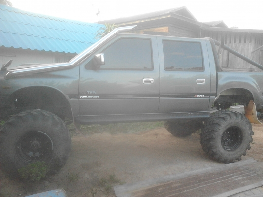 ขายโฟลวิล isuzu 4 ประตู คานแข็ง