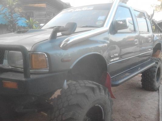 ขายโฟลวิล isuzu 4 ประตู คานแข็ง