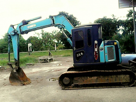 KOBELCO SK75-3ช่วงล่างดีสภาพดี ไฟฟ้าครึ่งหนึ่ง มีใบมีดหน้าพับแขนซ้ายขวาได้ KOBELCO SK75-3ช่วงล่างดีสภาพดี ไฟฟ้าครึ่งหนึ่ง มีใบมีดหน้าพับแขนซ้ายขวาได้