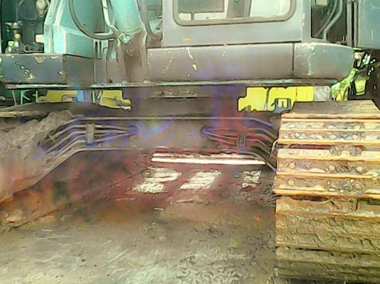 KOBELCO SK75-3ช่วงล่างดีสภาพดี ไฟฟ้าครึ่งหนึ่ง มีใบมีดหน้าพับแขนซ้ายขวาได้ KOBELCO SK75-3ช่วงล่างดีสภาพดี ไฟฟ้าครึ่งหนึ่ง มีใบมีดหน้าพับแขนซ้ายขวาได้