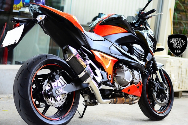 &times;&ordm;&deg;&rdquo;&tilde;`&rdquo;&deg;&ordm;&times;กระจกปลายแฮนด์ L&amp;P ท่อ Z800 เคฟราแท้ ทรง AKRAPOVIC 8500 ทั้งชุดพร้อมคอ กระจกทรง ZRM 900