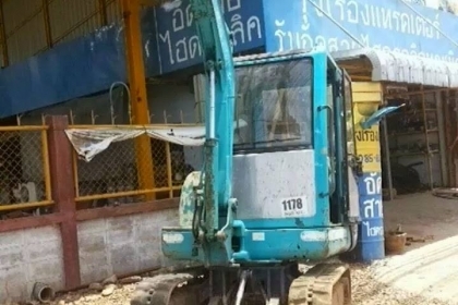 ขายรถขุด-ดัน KUBOTA k-030 รถเก่านอกสภาพเดิม น่าใช้งาน มีเอกสารแจ้งจำหน่าย