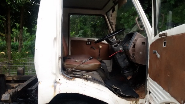 ขายรถ 6 ล้อดั้ม hino  6 คิว เครื่อง WO4D 117 แรง ช่วงล่างใหญ่สวยๆ