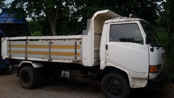 ขายรถ 6 ล้อดั้ม hino  6 คิว เครื่อง WO4D 117 แรง ช่วงล่างใหญ่สวยๆ