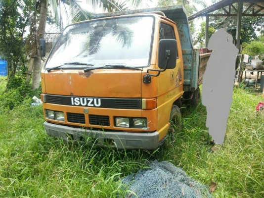 รถอีซูซุ  4  ล้อดั้ม  88 แรงม้า.  สนใจติดต่อ 081 - 6079515