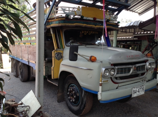 ขาย 10 ล้อหัวยาว 2 เพลาใหญ่ช่วงล่าง HINO F18 เครื่อง 6BG1 175 แรงม้า คัสซีสวย สโลว์กลาง ยางเต็ม ทะเบียนเต็มพร้อมโอนครับ