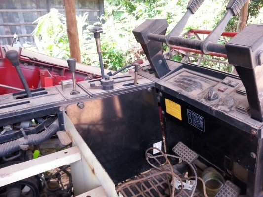 ขายรถเกี่ยวข้าวเล็กYANMAR รองกระสอบ หน้ากว้าง1.50เมตร เครื่องYAN่MAR 25แรง เครื่องดี ช่วงล่างดี เลี้ยวซ้าย ขวา เดินหน้า ถอยหลังได้สบาย สนใจโทร090-8588220คุณนะ ID:narong498 หรือ www.truck.in.th/498