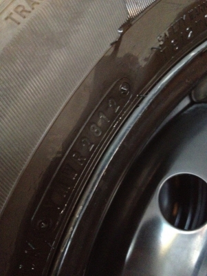 ยางพร้อมกระทะ 185/60 R15( 2,800บาทครับ)