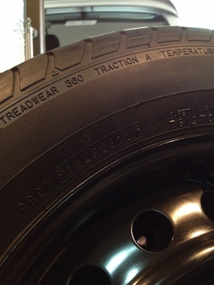ยางพร้อมกระทะ 185/60 R15( 2,800บาทครับ)