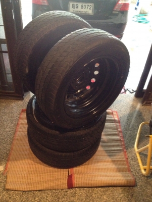 ยางพร้อมกระทะ 185/60 R15( 2,800บาทครับ)