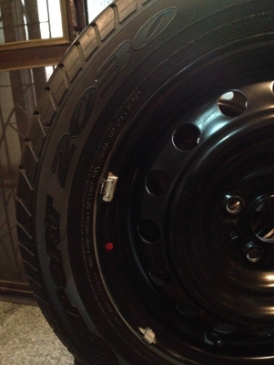 ยางพร้อมกระทะ 185/60 R15( 2,800บาทครับ)