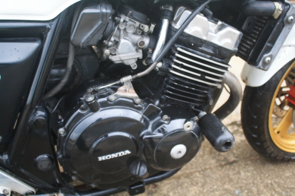 __CB400 ปี96 สีขาว เสียสรรพสามิตแล้ว $ 58,000__