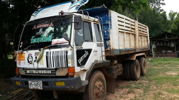 ขายดัมม์ มิตซูหลง2เพลา TD 195TURBO 10สปีด เครื่องดี แชชซีสวยสภาพพร้อมใช้งาน เอกสารพร้อมโอน เกียร์ฟลูเลอร์