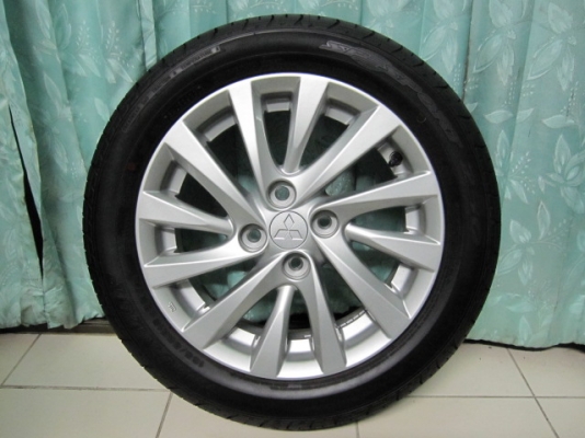 ขายล้อแม็ก Mitsubishi Attrage พร้อมยางขอบ 15 สภาพใหม่ๆ