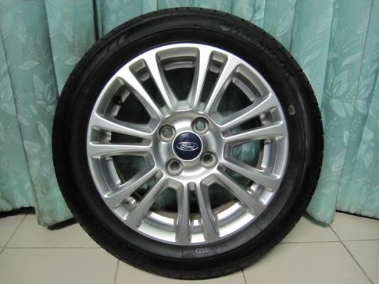 ขายล้อแม็กพร้อมยางป้ายแดง Ford Fiesta ขอบ 15 ยางปี 14