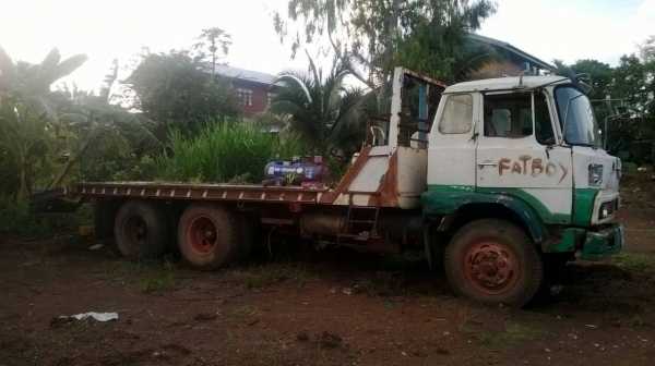 ขายเทเลอร์ HINO KT725  2 เพลา ตามสภาพ ราคาต่อรองได้ ติดต่อได้ที่คุณ อ๊อฟ พิจิตร 086-737-9991