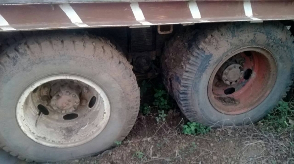 ขายเทเลอร์ HINO KT725  2 เพลา ตามสภาพ ราคาต่อรองได้ ติดต่อได้ที่คุณ อ๊อฟ พิจิตร 086-737-9991