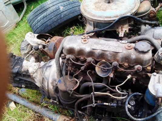 เครื่อง ISUZU 2200พร้อมเกียร์ใช้ได้ดี