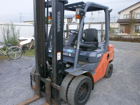 ขายรถโฟลค์ลิฟท์ TOYOTA 2.5 ตัน ดีเซล
