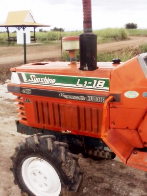 มาแล้วจ้า สีนวนจัดให้สำหรับคนทุนน้อย Kubota L1-18 แรง โฟร์วินสภาพพร้อมใช้งาน มีพาน1พวง