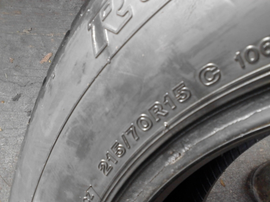 215/70R15 BRIDGESTONE RD-613 สวย เสมอ ไม่กินข้าง ดอกลึกมาก มี 1 เส้น TEL.081-427-3941 215/70R15 BRIDGESTONE RD-613 สวย เสมอ ไม่กินข้าง ดอกลึกมาก มี 1 เส้น TEL.081-427-3941