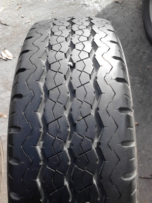 215/70R15 BRIDGESTONE  RD-613 สวย เสมอ ไม่กินข้าง ดอกลึกมาก มี 1 เส้น   TEL.081-427-3941