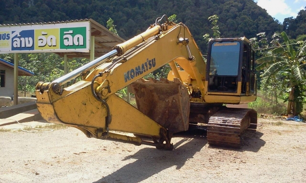 PC200-8 11000.ชม. รถดี..บอดี้ภายนอกมีบุบบ้าง สีมีรอยบ้าง แต่รถดี เอวแน่น..เล่มพร้อม