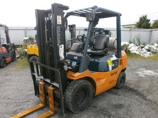 ขายรถโฟลค์ลิฟท์ TOYOTA 2.5 ตัน เเก๊ส LPG+น้ำมันเบนซิน   (2015)