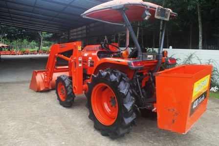 ขายรถไถ Kubota L 3608 (4WD) พร้อมชุดบุ้งกี๋ตรงรุ่นเลยครับ ใหม่สุดๆ
