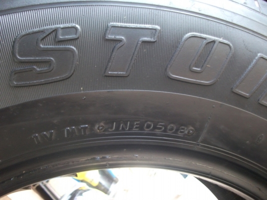 ต้องการขาย  ยาง BRIDGESTONE  245/70 - 16     111S