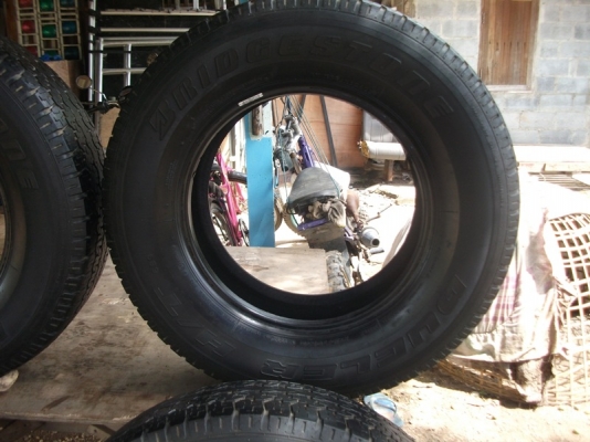 ต้องการขาย  ยาง BRIDGESTONE  245/70 - 16     111S