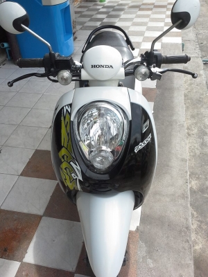 Scoopy i สีขาว ดำ ลาย Active Boy รถสวยๆ ขับดีมาก ประหยัดน้ำมัน Scoopy i สีขาว ดำ ลาย Active Boy รถสวยๆ ขับดีมาก ประหยัดน้ำมัน