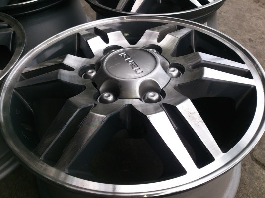 ขายแม็กISUZU ดำหน้าเงา 6รูขอบ16 สวยๆ 4 วง