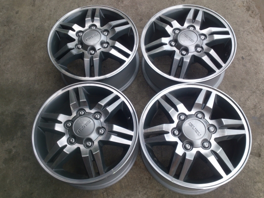 ขายแม็กISUZU ดำหน้าเงา 6รูขอบ16 สวยๆ 4 วง