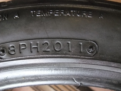 ยาง Nitto NT555 245/40/18 ปี 10,11 อย่างละเส้น