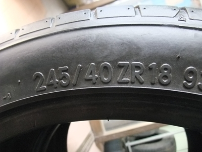ยาง Nitto NT555 245/40/18 ปี 10,11 อย่างละเส้น