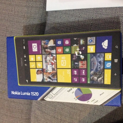 ขายnokia lumia1520 ซื้อมา19000 ขาย15000ซื้อมาได้2เดือน อุปกรณ์ครบ แถมsd card64 กิ๊ก สนใจสอบถามได้ค่ะ