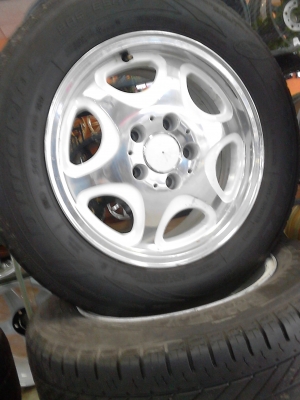 แม๊ก 5 รู   ขอบ 15    แม๊ก BENZ  ชุด 4 ล้อ TEL.081-427-3941