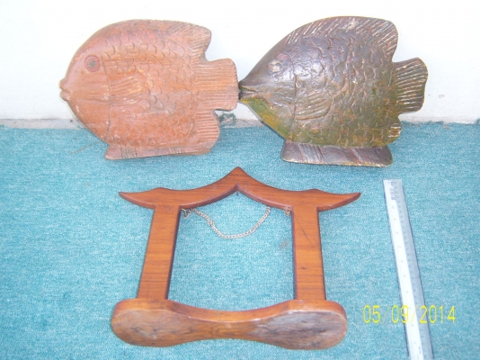 งานไม้สักรูปปลากับกรอบไม้