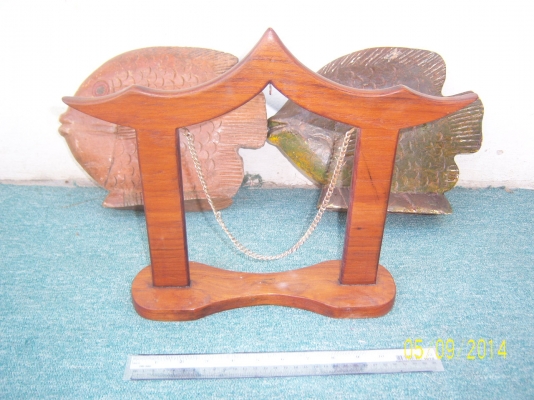 งานไม้สักรูปปลากับกรอบไม้