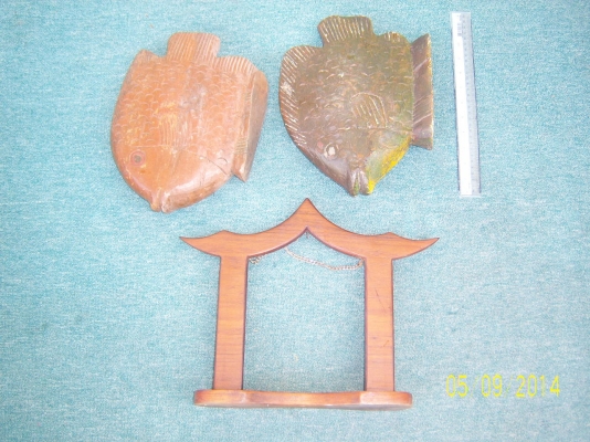 งานไม้สักรูปปลากับกรอบไม้