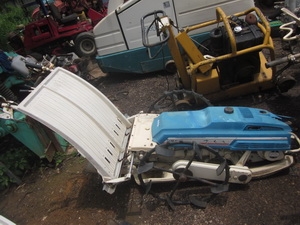 ขาย - รถดำนา เครื่องดำนา ปลูกข้าว เดินตาม 2 แถว ISEKI : PF250  เครื่องดี body แตกนิดหน่อย มาเดิมๆจากญี่ปุ่น