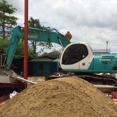 ขายรถรถแบคโฮ สนใจ0818513739