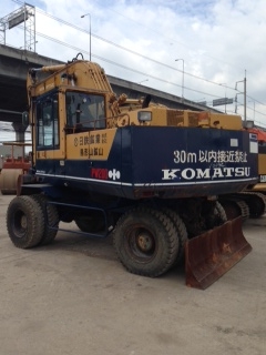 ขายรถขุดล้อยาง KOMATSU รุ่น 200
