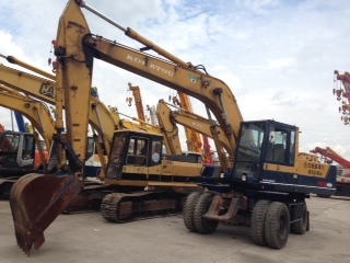 ขายรถขุดล้อยาง KOMATSU รุ่น 200