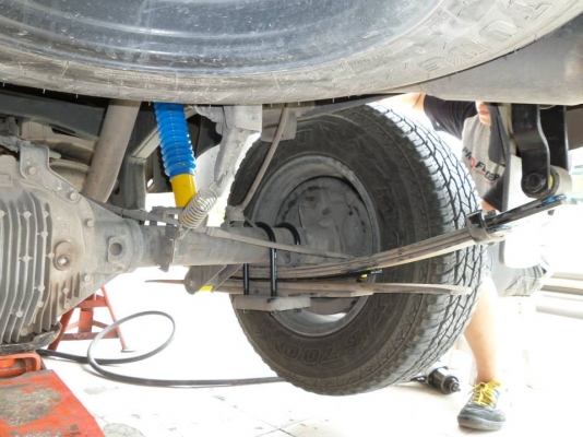 รับแก้ปัญหาช่วงล่าง รถตู้ Toyota by Shock Profender