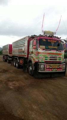 ต้องการขายรถบรรทุกพ่วง